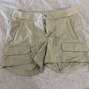 Athleta Trekkie cargo shorts